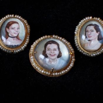 Earrings and a broche feauring tiny portaits painted on mother of pearl.